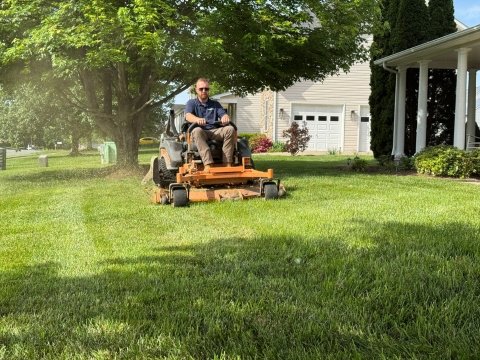 Professional mowing and edging by Shenandoah Edge